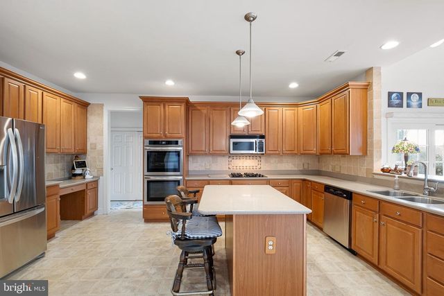 171 CANDLEWYCK DR, Avondale, PA 19311