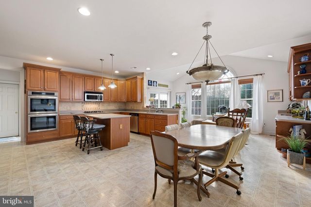 171 CANDLEWYCK DR, Avondale, PA 19311