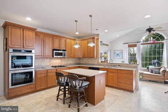 171 CANDLEWYCK DR, Avondale, PA 19311