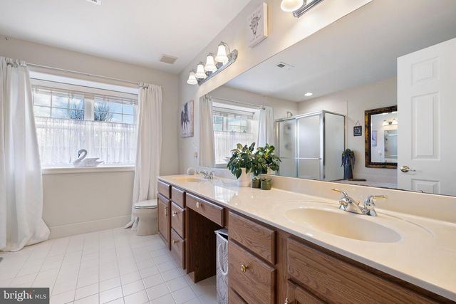 171 CANDLEWYCK DR, Avondale, PA 19311