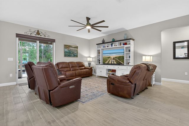 99 Patric Dr, Palm Coast, FL 32164