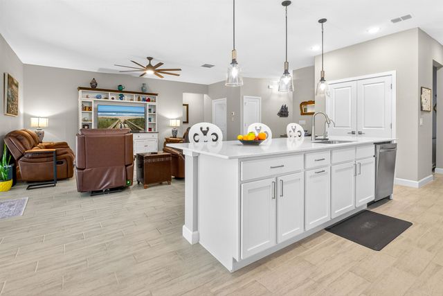 99 Patric Dr, Palm Coast, FL 32164