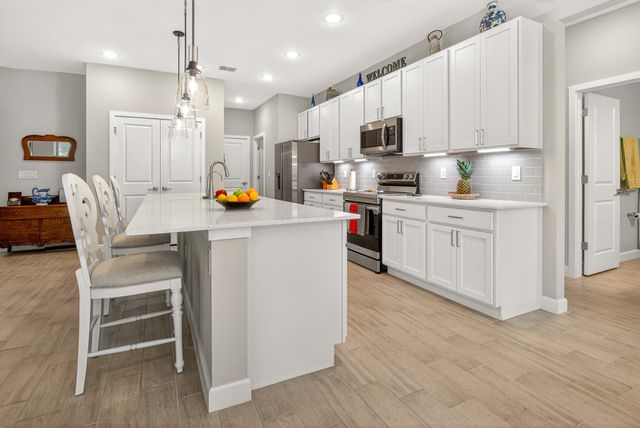 99 Patric Dr, Palm Coast, FL 32164