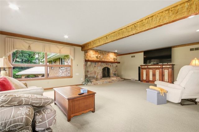 8243 N Lima Road, Poland, OH 44514