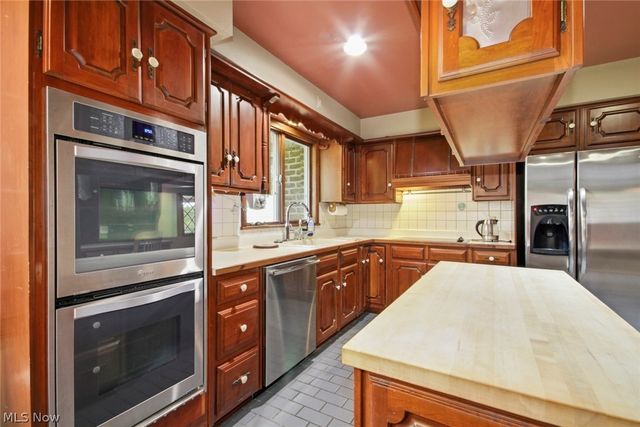 8243 N Lima Road, Poland, OH 44514