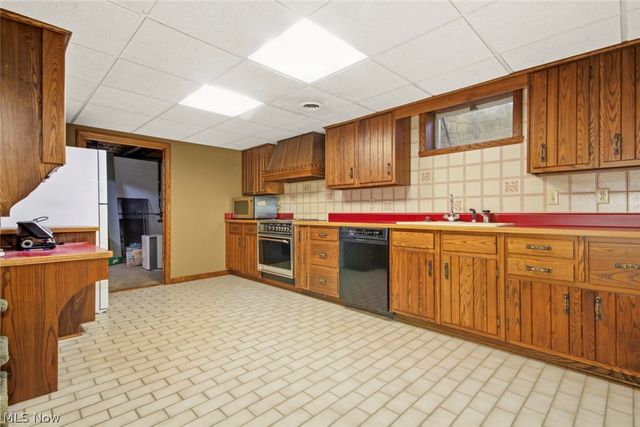 8243 N Lima Road, Poland, OH 44514