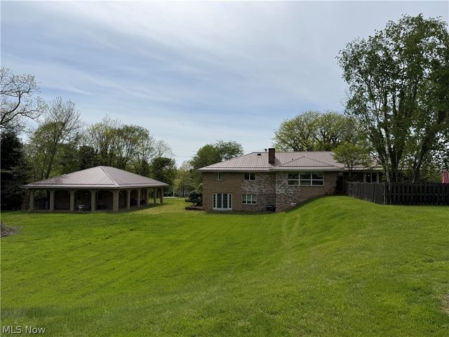8243 N Lima Road, Poland, OH 44514