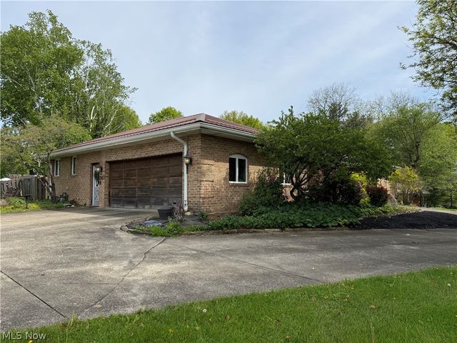 8243 N Lima Road, Poland, OH 44514