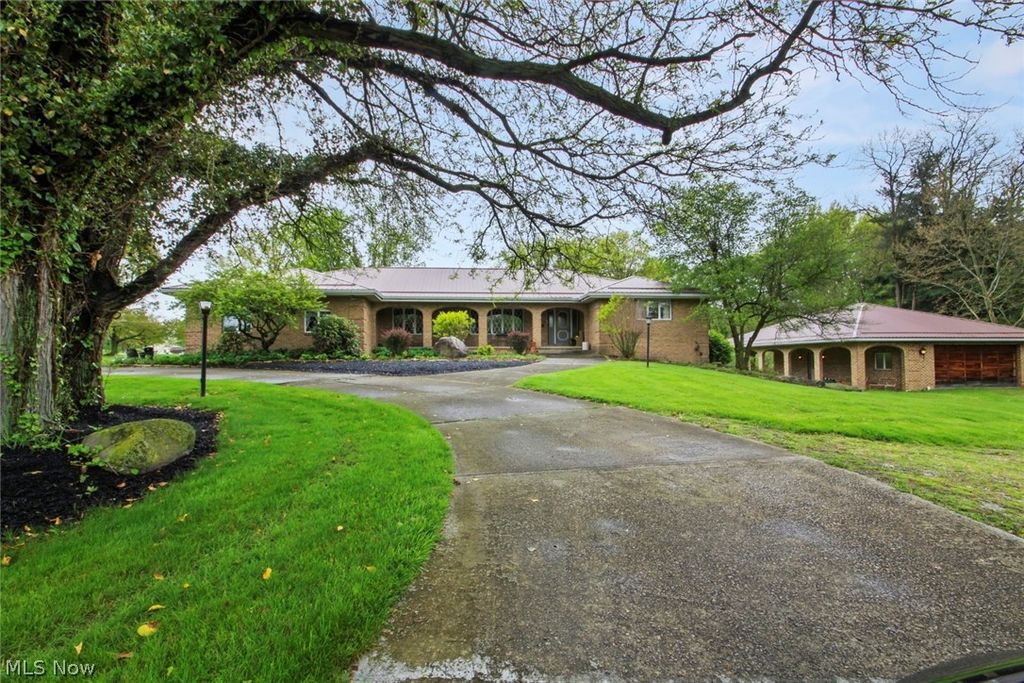 8243 N Lima Road, Poland, OH 44514