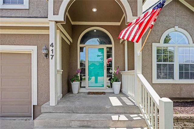 417 S Lakeshore Drive, Raymore, MO 64083
