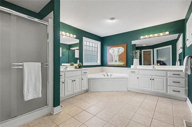 417 S Lakeshore Drive, Raymore, MO 64083