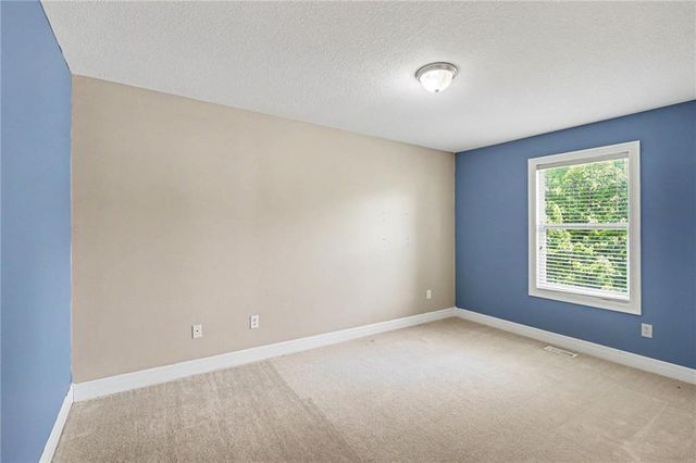 417 S Lakeshore Drive, Raymore, MO 64083