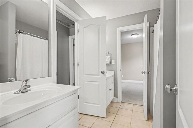 417 S Lakeshore Drive, Raymore, MO 64083