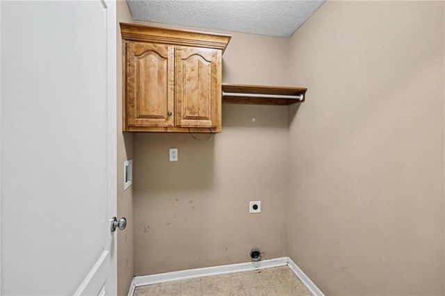 417 S Lakeshore Drive, Raymore, MO 64083