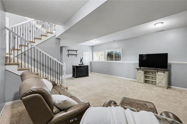 417 S Lakeshore Drive, Raymore, MO 64083