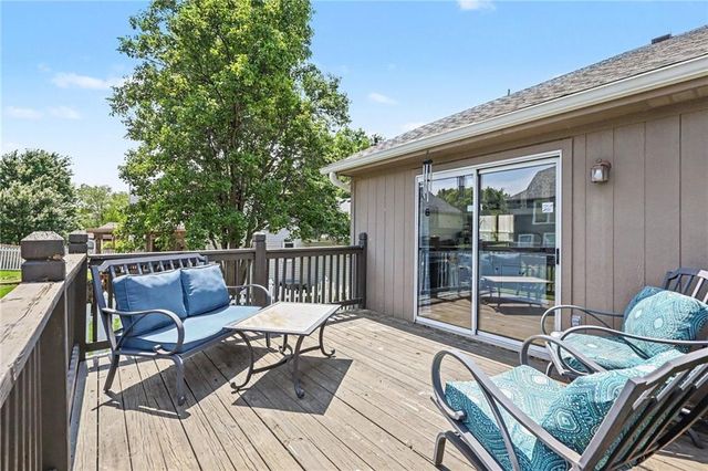 417 S Lakeshore Drive, Raymore, MO 64083