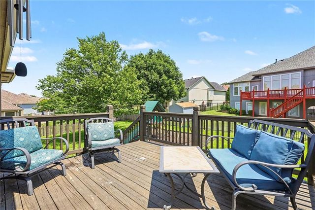 417 S Lakeshore Drive, Raymore, MO 64083