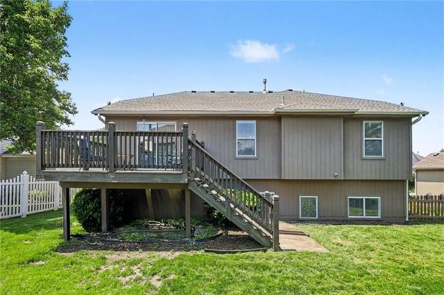 417 S Lakeshore Drive, Raymore, MO 64083