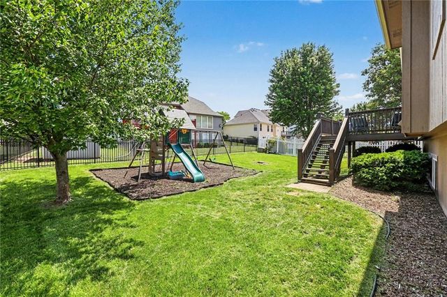 417 S Lakeshore Drive, Raymore, MO 64083