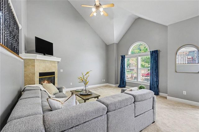 417 S Lakeshore Drive, Raymore, MO 64083