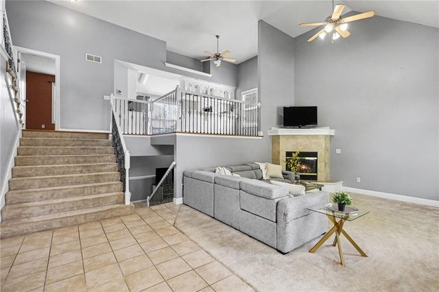 417 S Lakeshore Drive, Raymore, MO 64083