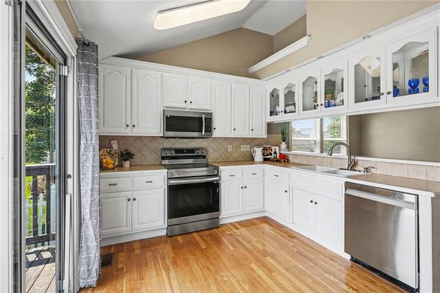 417 S Lakeshore Drive, Raymore, MO 64083