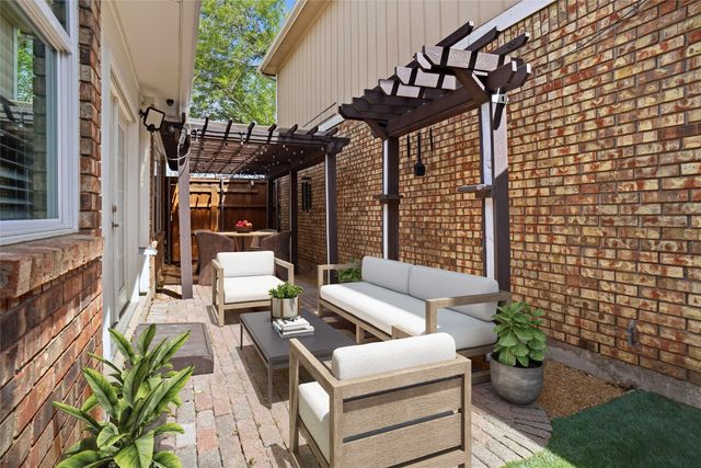 2206 Arbor Creek Drive, Carrollton, TX 75010