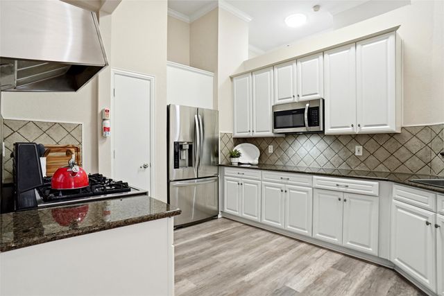 2206 Arbor Creek Drive, Carrollton, TX 75010