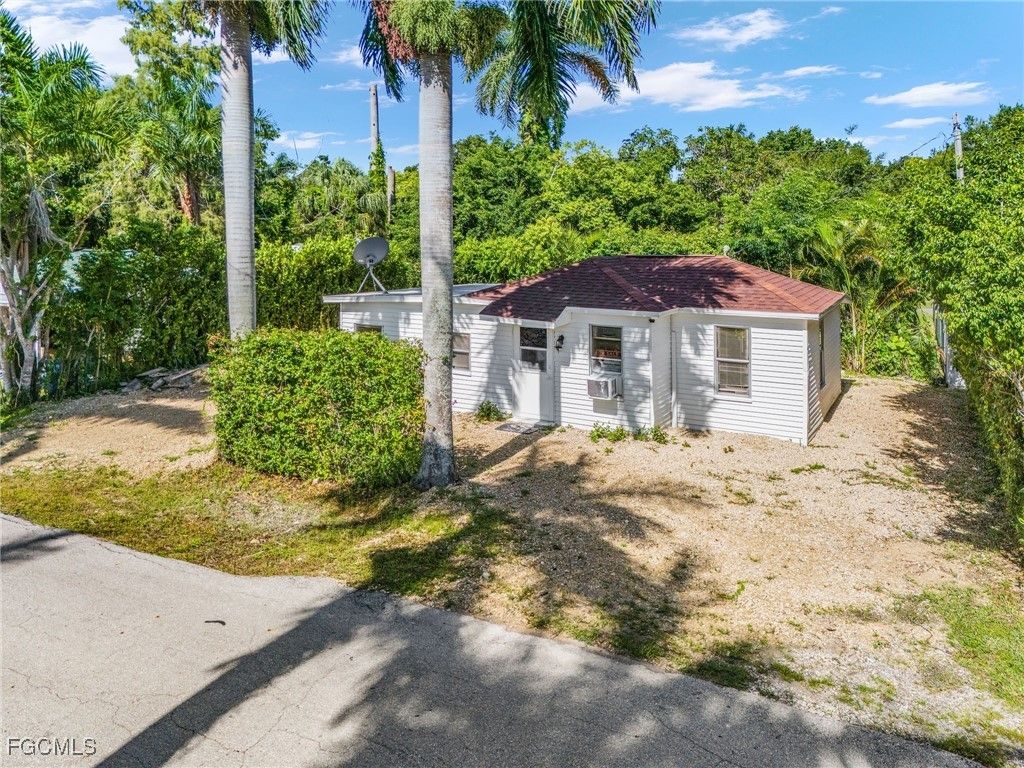 1119 3rd WAY, North Fort Myers, FL 33903