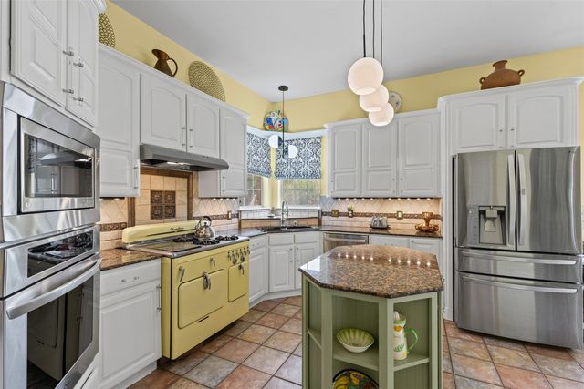 1104 Cherrywood Drive, Cleburne, TX 76033