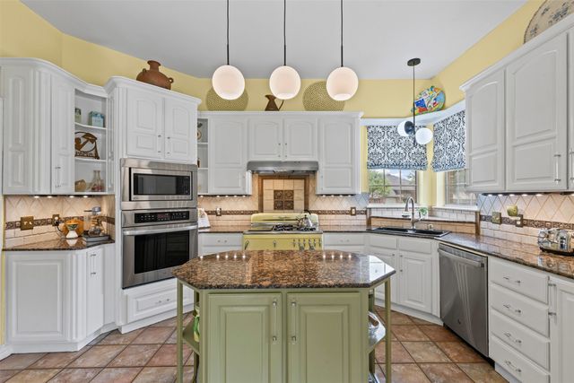 1104 Cherrywood Drive, Cleburne, TX 76033