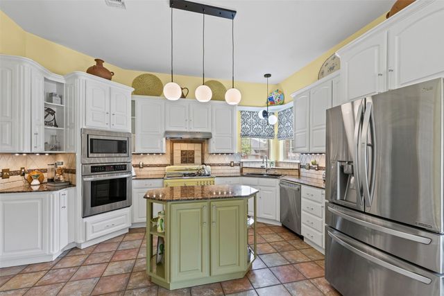 1104 Cherrywood Drive, Cleburne, TX 76033