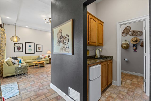 1104 Cherrywood Drive, Cleburne, TX 76033