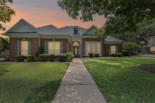 1104 Cherrywood Drive, Cleburne, TX 76033