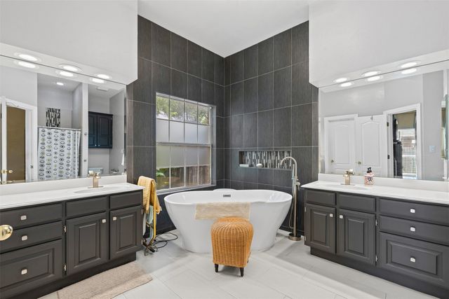 1104 Cherrywood Drive, Cleburne, TX 76033