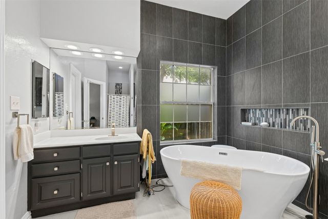 1104 Cherrywood Drive, Cleburne, TX 76033