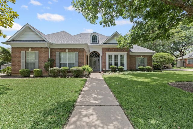 1104 Cherrywood Drive, Cleburne, TX 76033