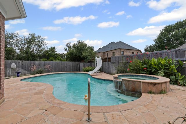 1104 Cherrywood Drive, Cleburne, TX 76033