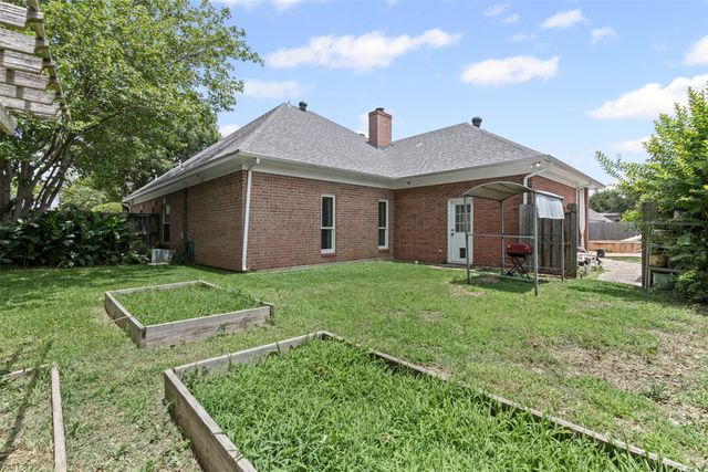 1104 Cherrywood Drive, Cleburne, TX 76033