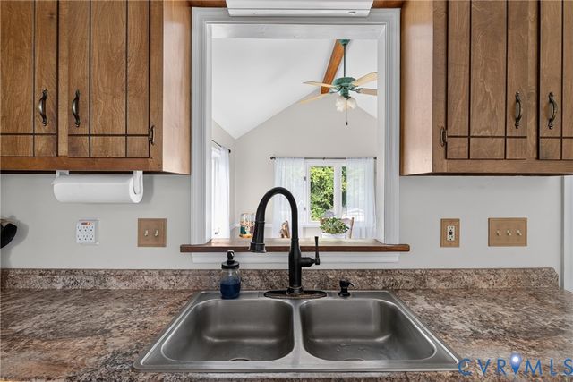 318 Bull Run Dr, Hopewell, VA 23860