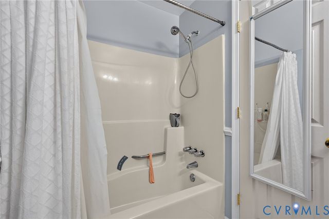 318 Bull Run Dr, Hopewell, VA 23860
