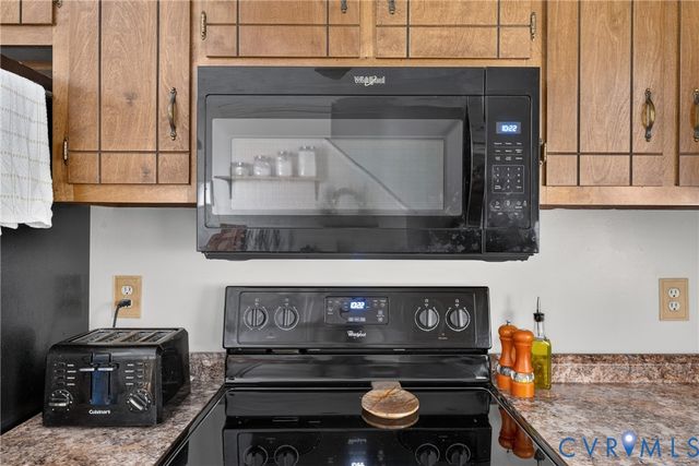 318 Bull Run Dr, Hopewell, VA 23860
