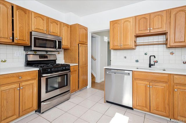 42 Glen Road, Eastchester, NY 10709