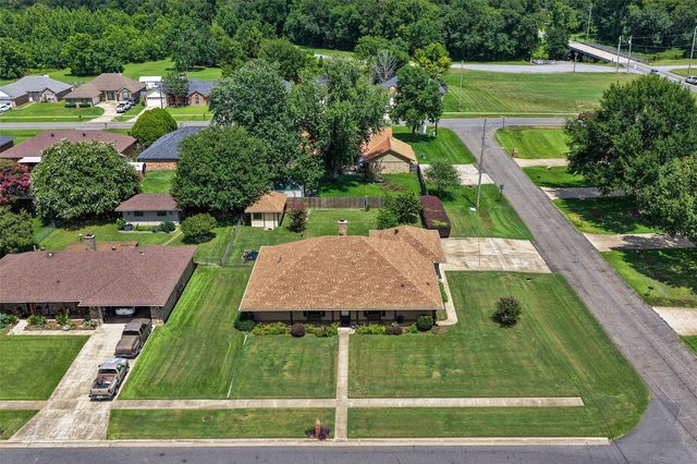 2300 Brookhaven Drive, Bossier City, LA 71111