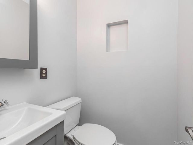 250 Garth Rd 5J3, Scarsdale, NY 10583