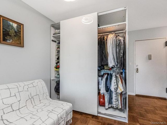 250 Garth Rd 5J3, Scarsdale, NY 10583