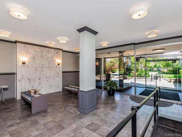 250 Garth Rd 5J3, Scarsdale, NY 10583