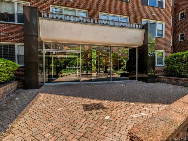 250 Garth Rd 5J3, Scarsdale, NY 10583