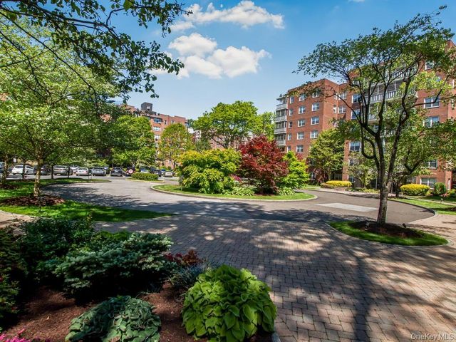 250 Garth Rd 5J3, Scarsdale, NY 10583