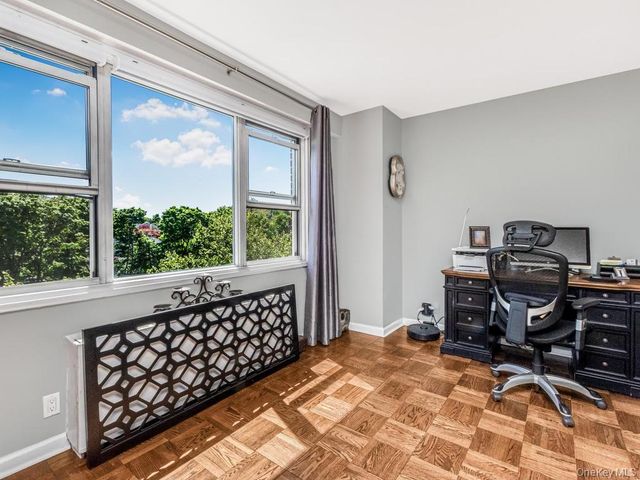 250 Garth Rd 5J3, Scarsdale, NY 10583